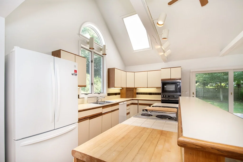 45 Old Pasture Rd, Cohasset