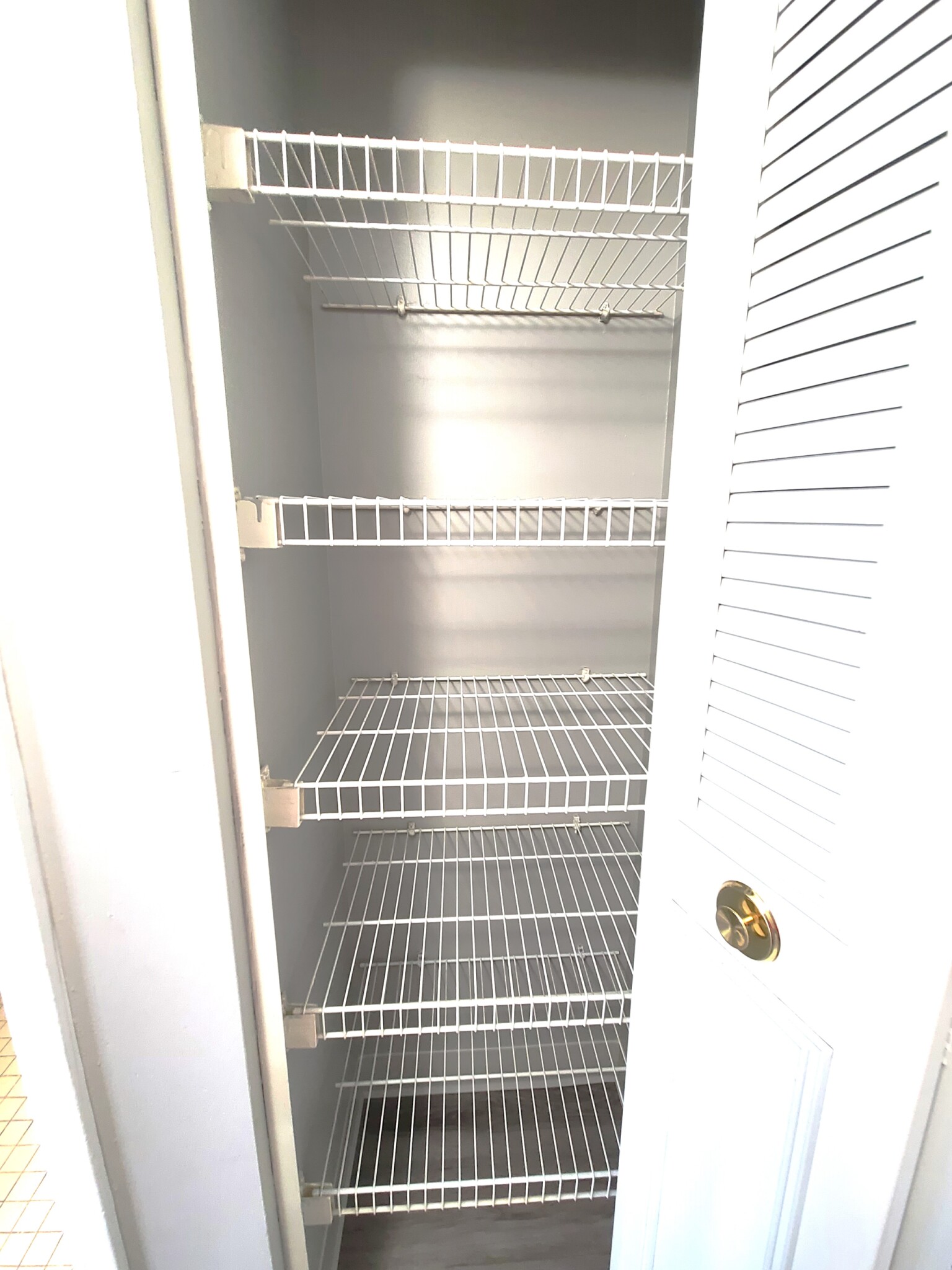 1 South Point Dr, Dorchester