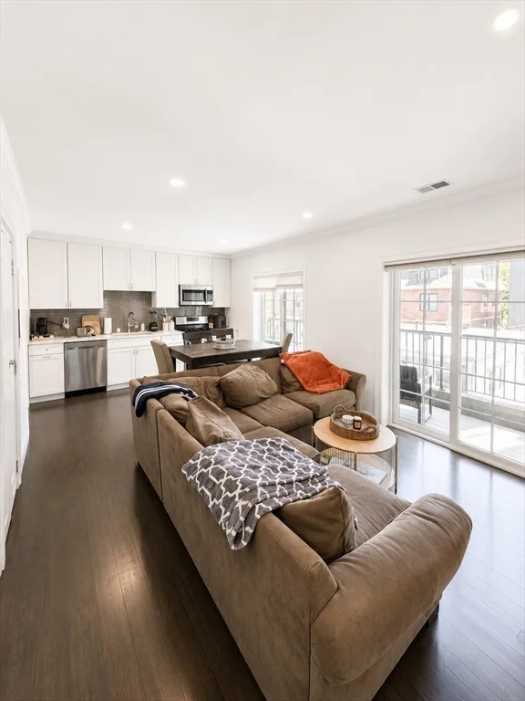 728 East Broadway, South Boston