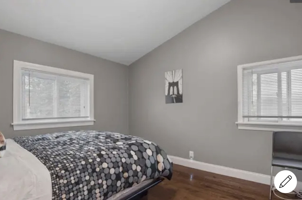 66 Bolton St, South Boston