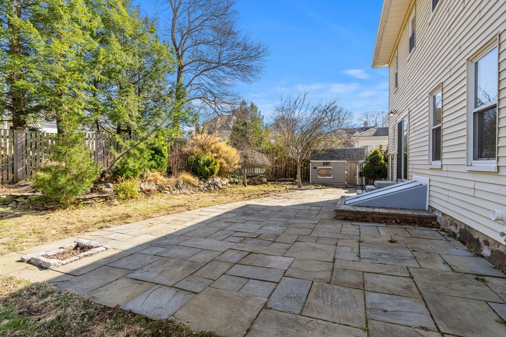 3 Clifford Ave, Beverly