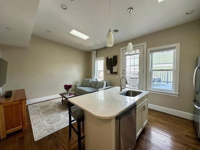 180 W 7th St, South Boston