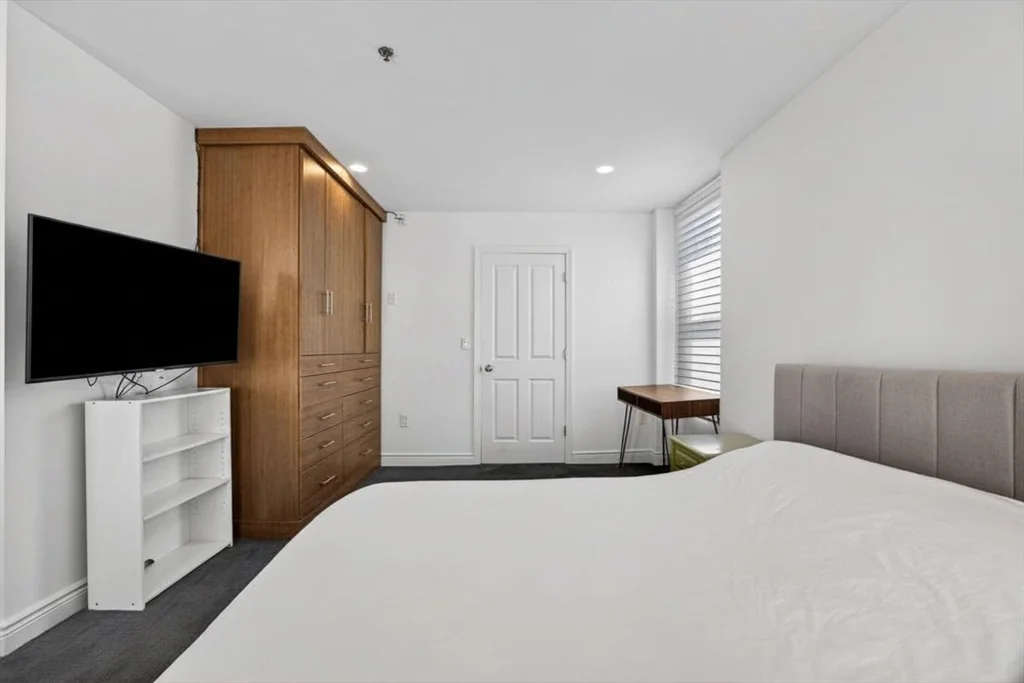 4 Charlesgate E, Back Bay