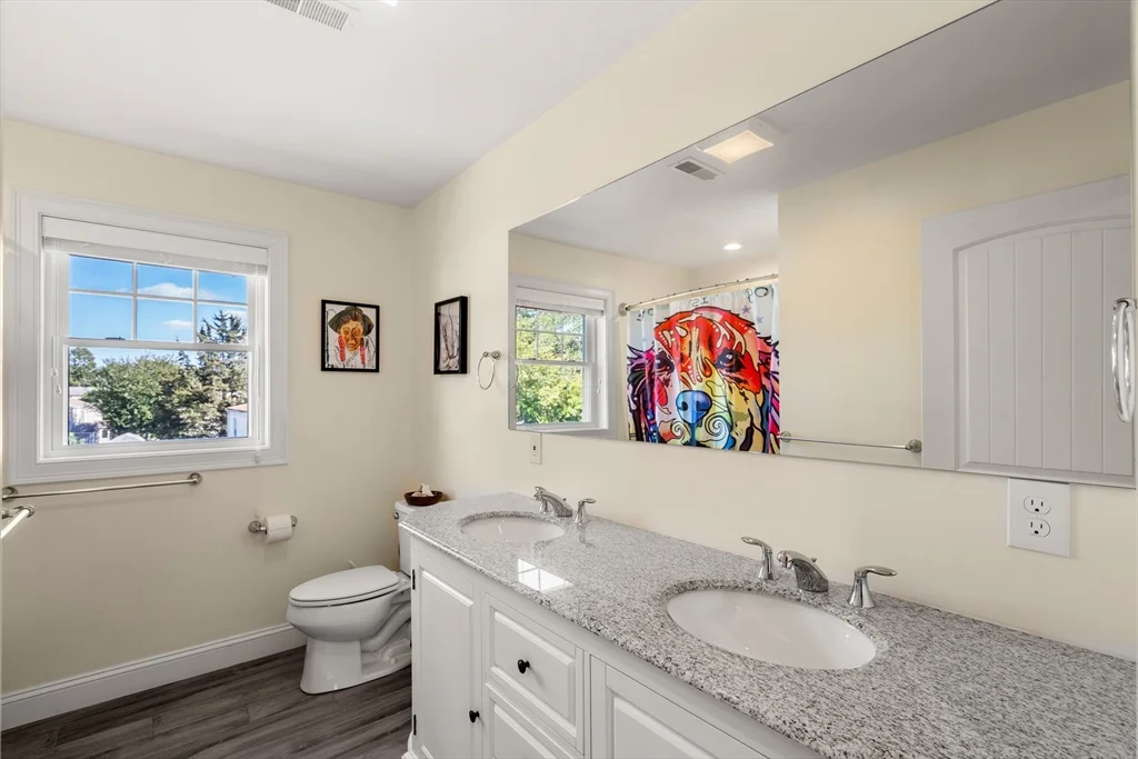 28 Park Ave, Medford