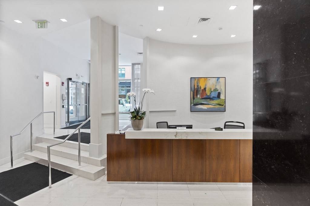 80 Broad St, Downtown