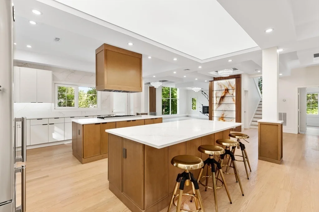 58 Chestnut St, Lynnfield