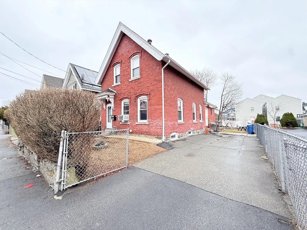 142 Abbott St, Lawrence