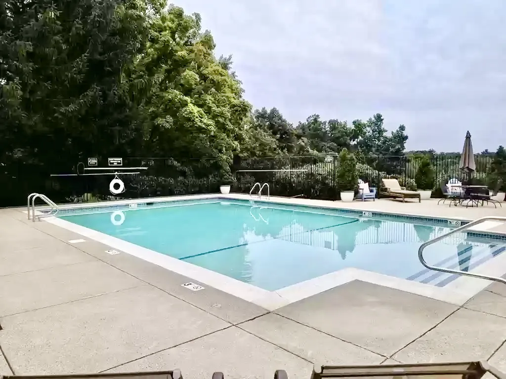 253 Nahanton St, Oak Hill