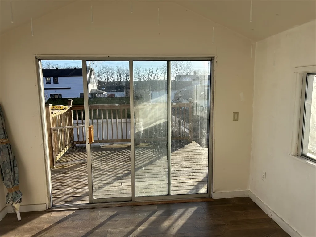 4 Meadowview Ln, Milford