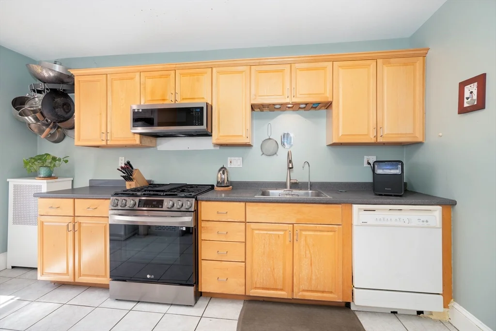 1064 Beacon St, Longwood