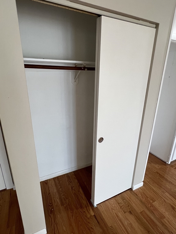 44 Maple St, Hyde Park