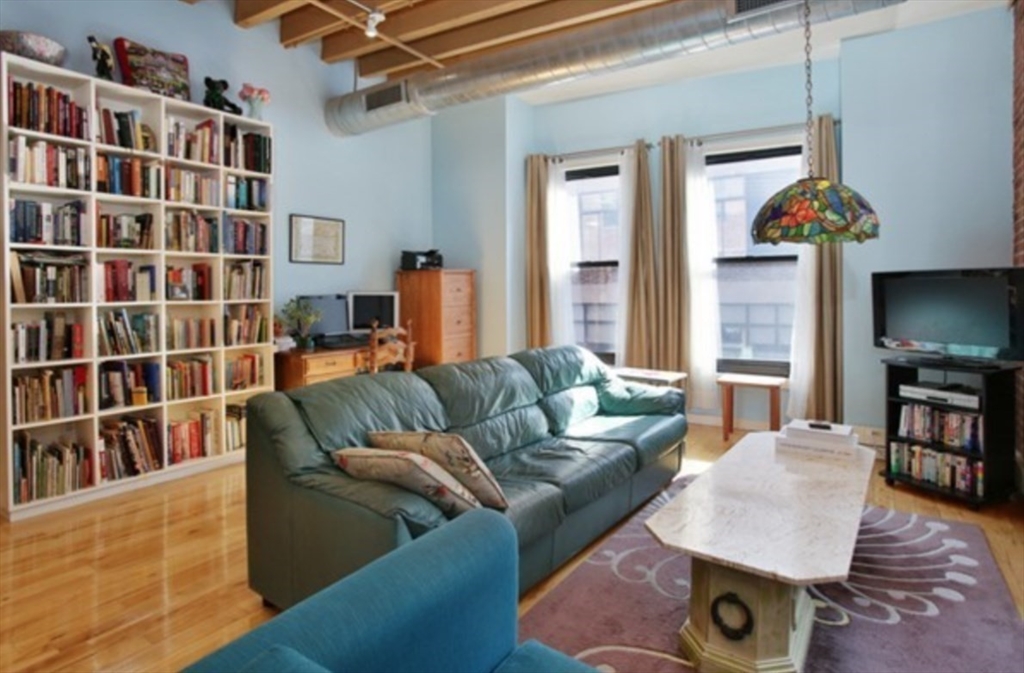 111 Beach, Leather District