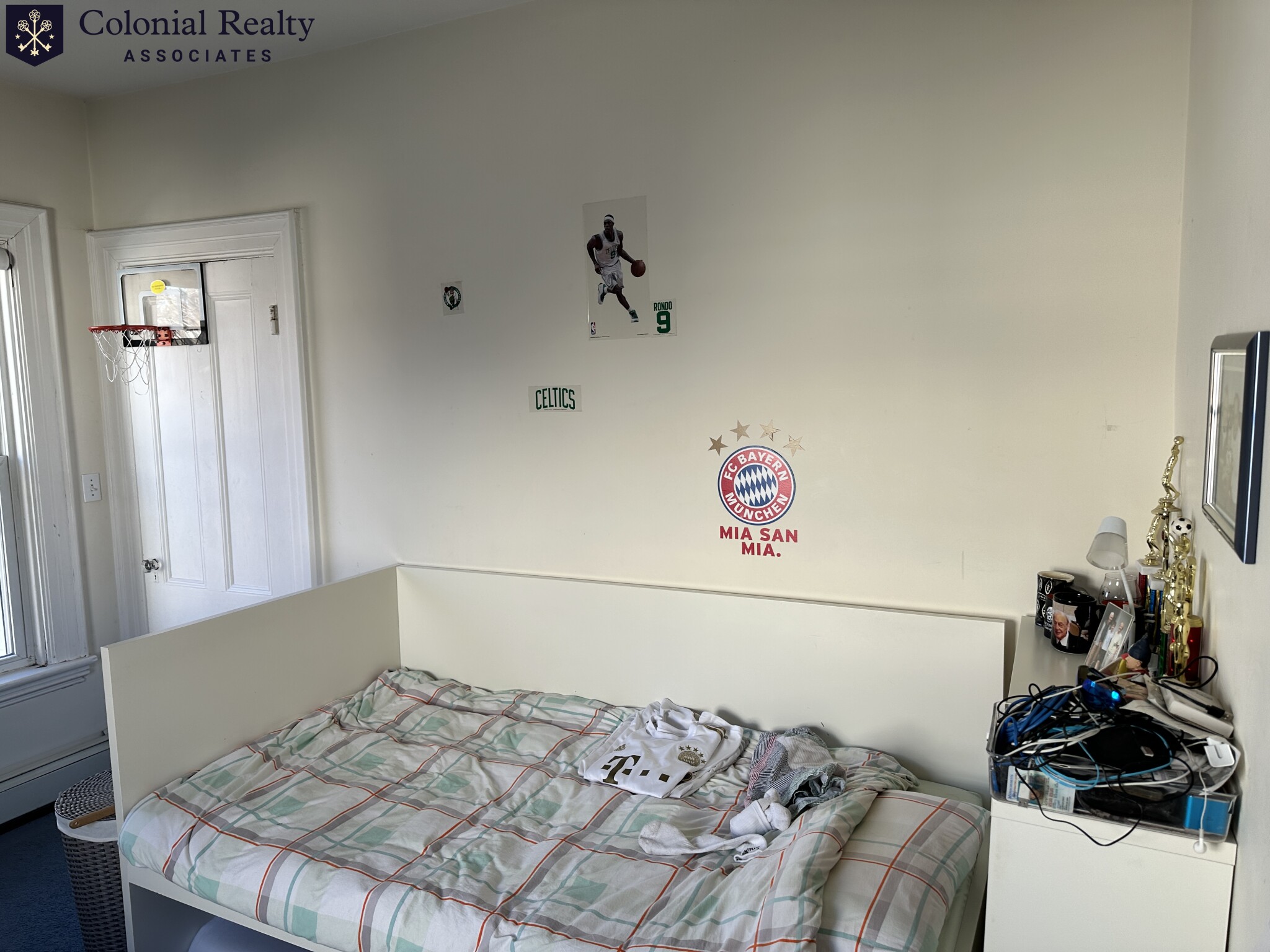 75 Walker Rd, Newtonville