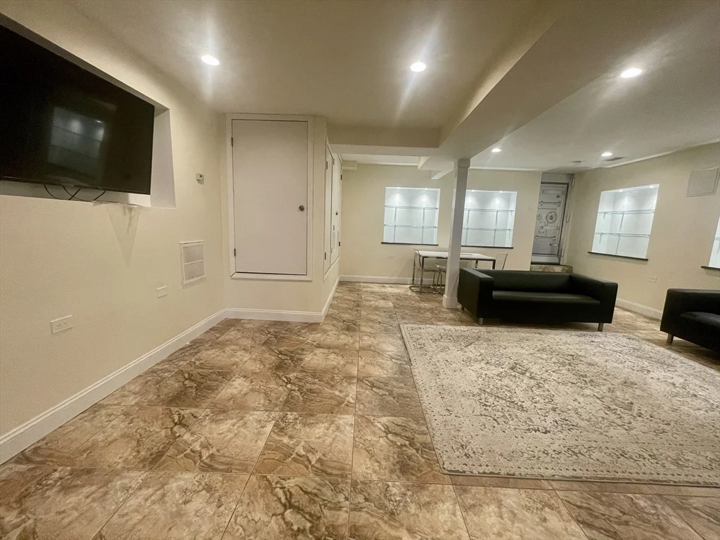 25 Saint Mary's Ct, Brookline