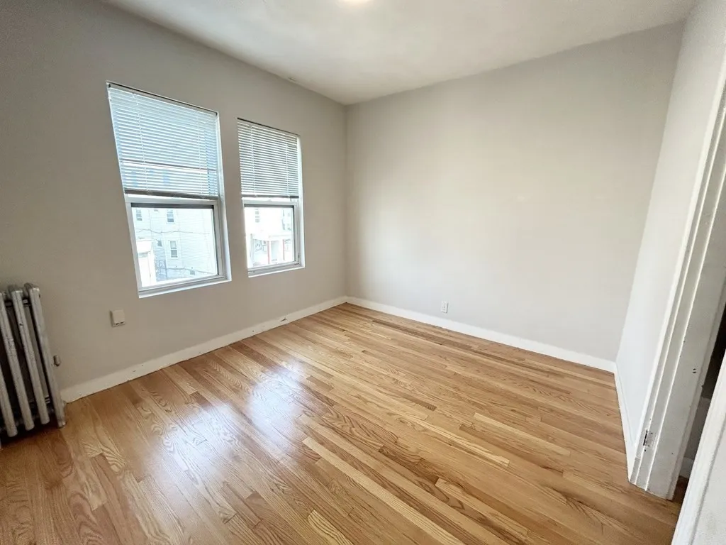 18 Eastman St, Boston
