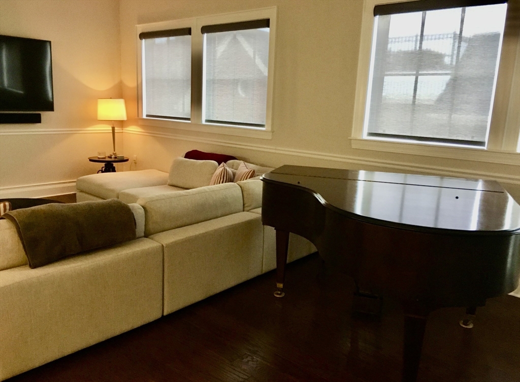 616 E 4th St, South Boston