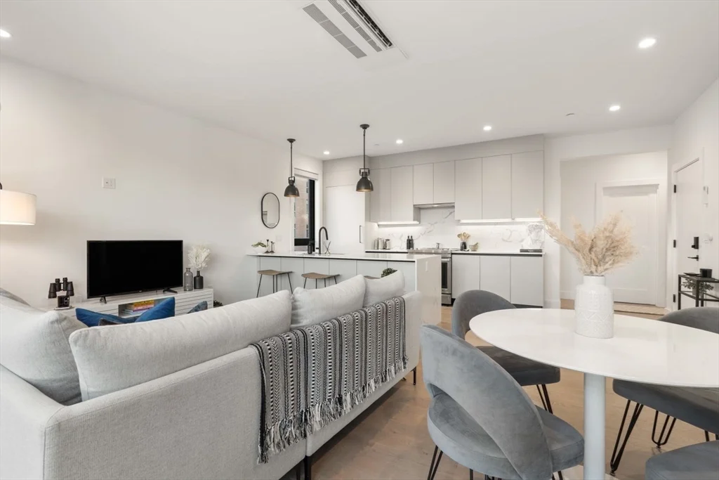 75 W Broadway, South Boston