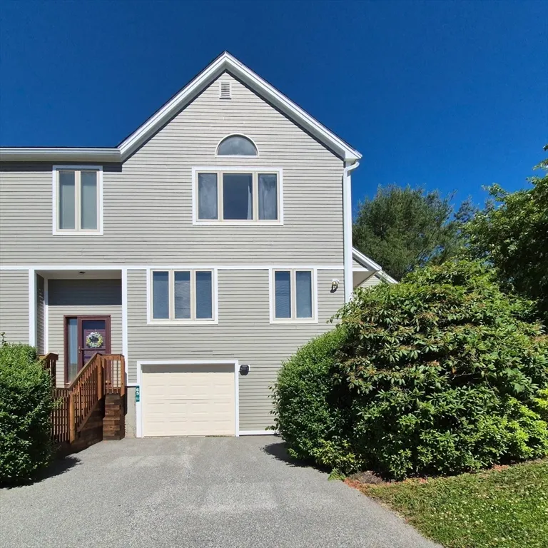 65 Bayberry Ln, Dartmouth