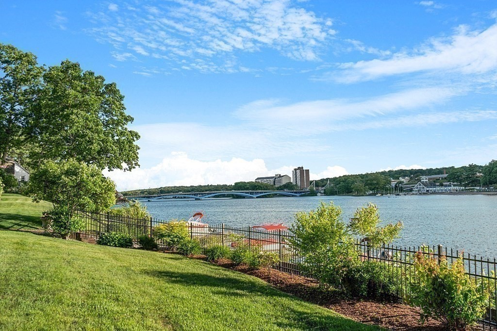 67 N Quinsigamond Ave, Shrewsbury