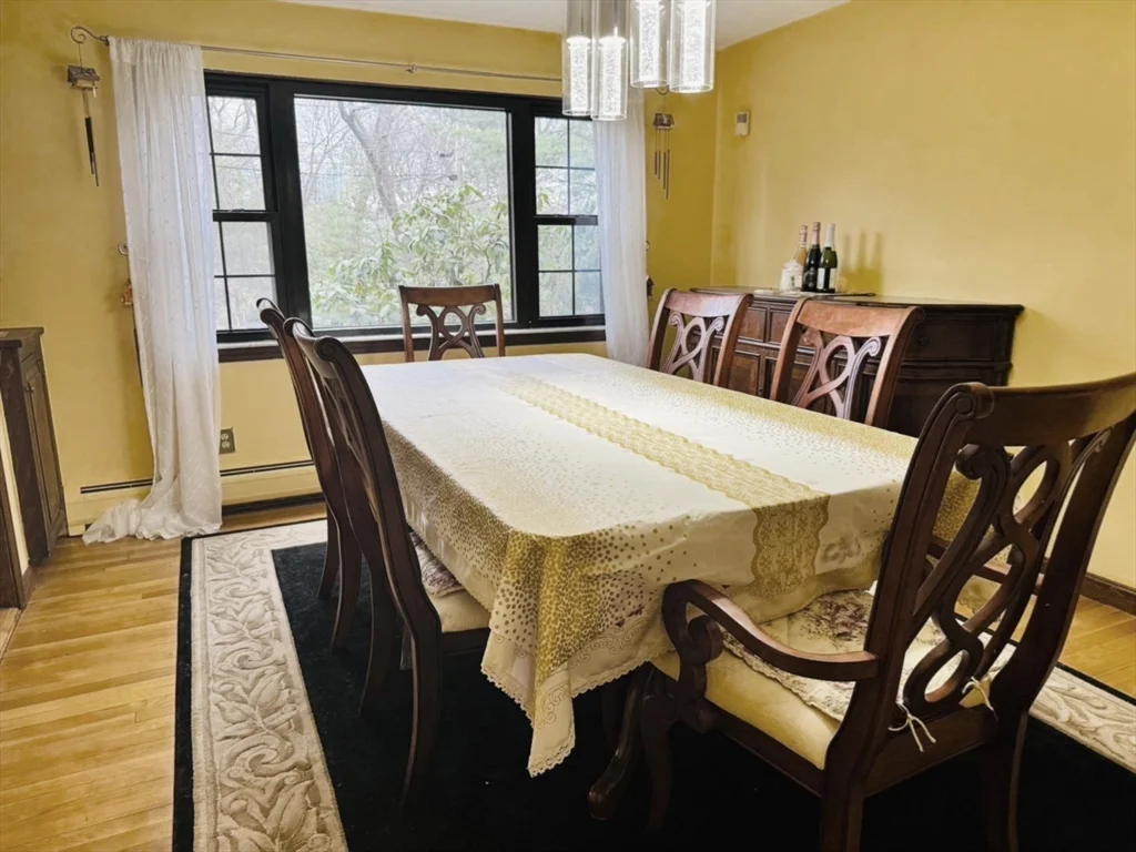 2 Blueberry Hill Ln, Arlington Heights