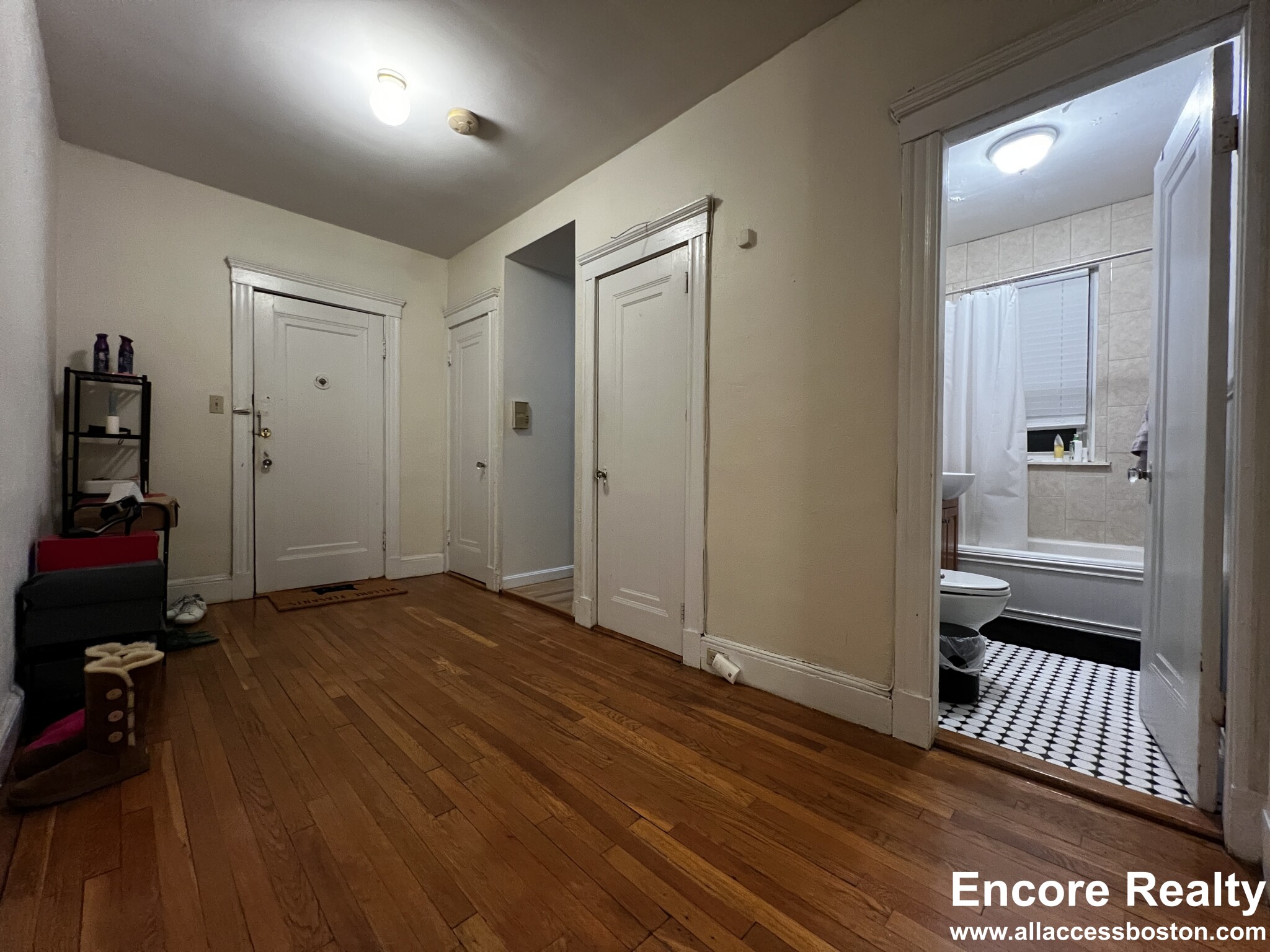 2003 Commonwealth Ave, Brighton