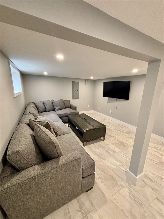 86 Manomet Ave, Hull