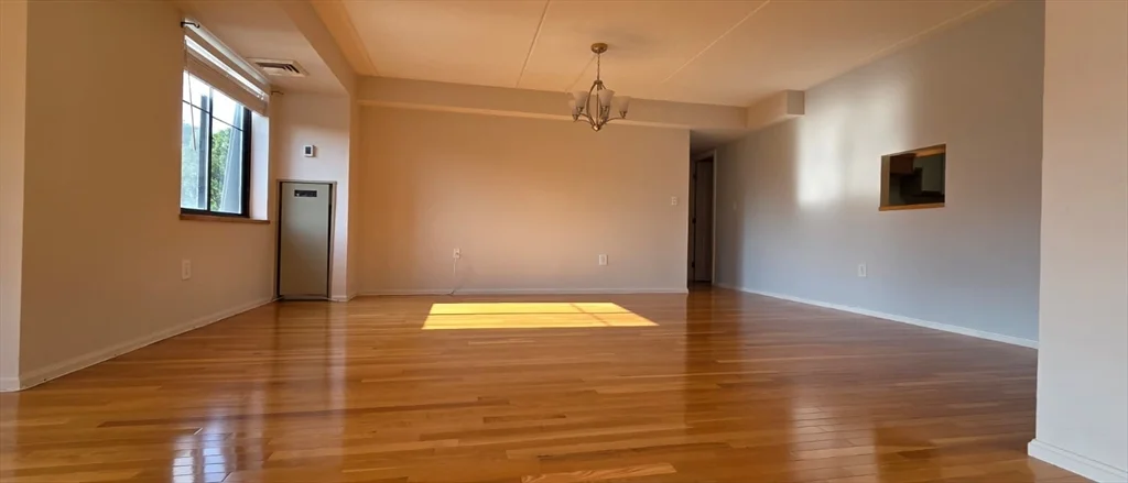 200 Ledgewood Dr, Stoneham