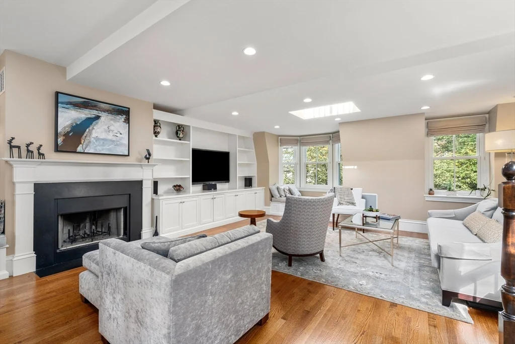 228 W Canton St, South End