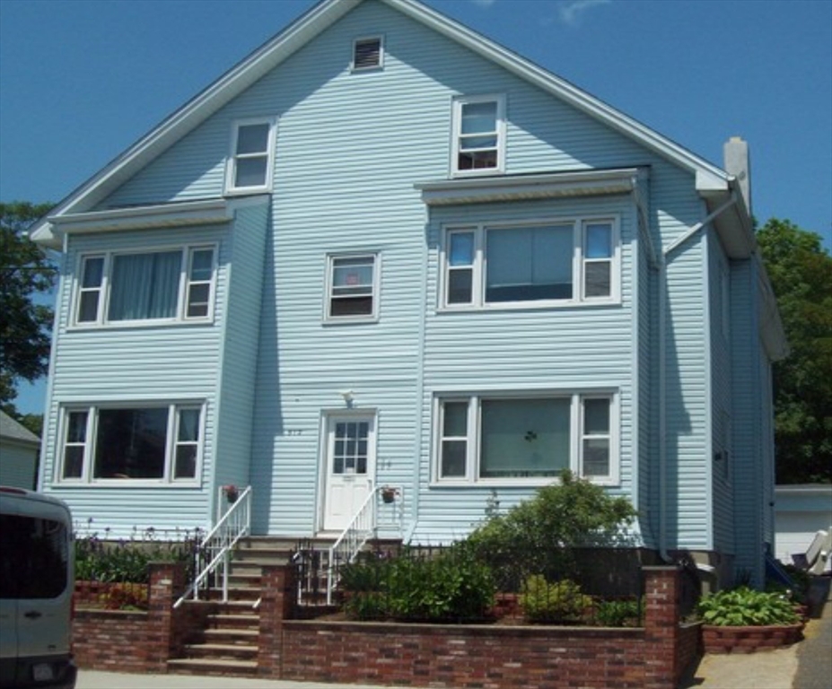 512 Pine St, Fall River