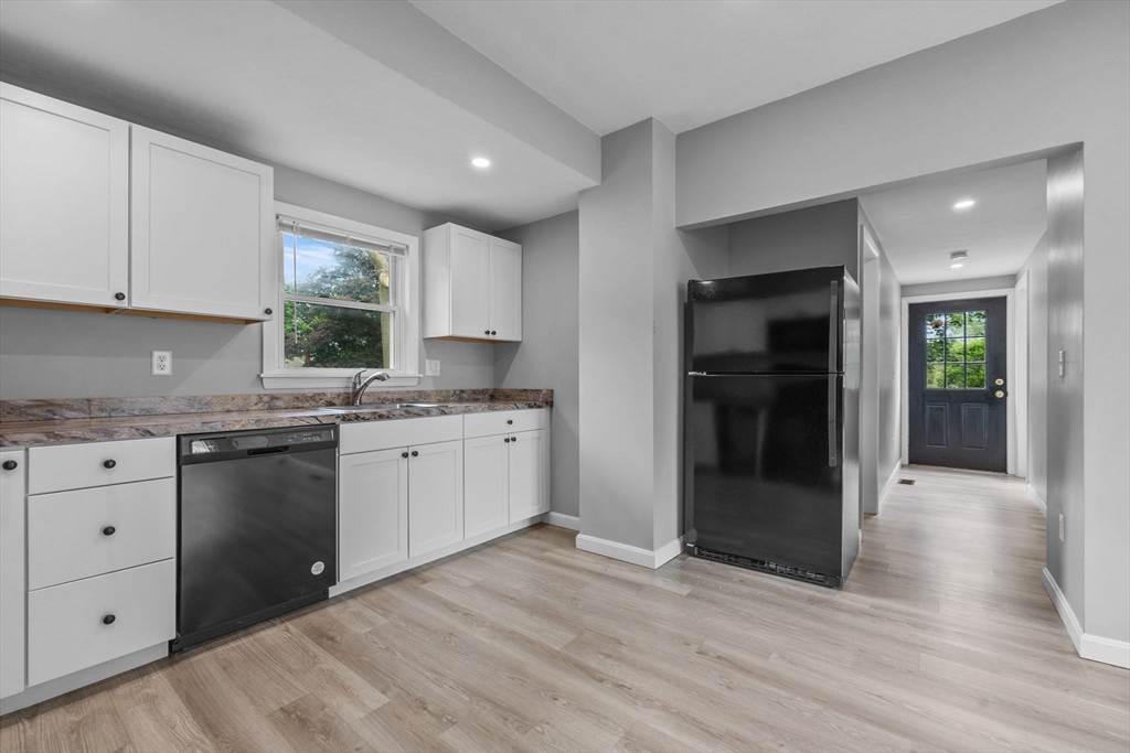 28 Greenwood Ave, Weymouth