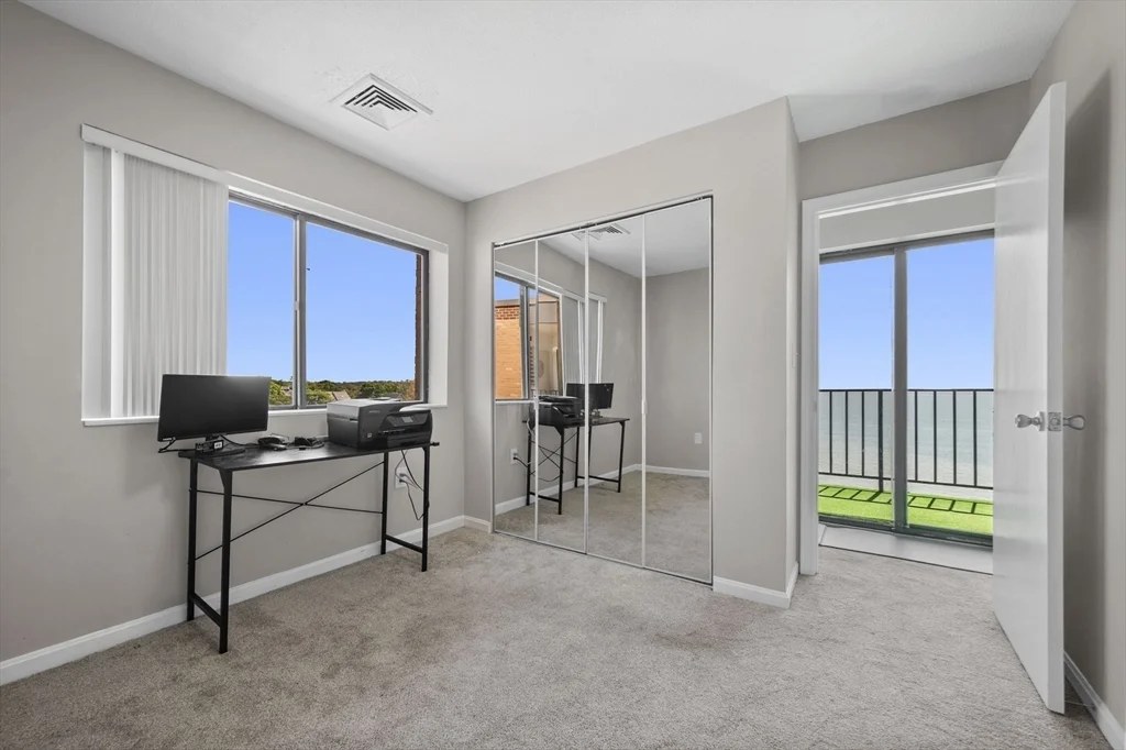 295 Lynn Shore Dr, Diamond District