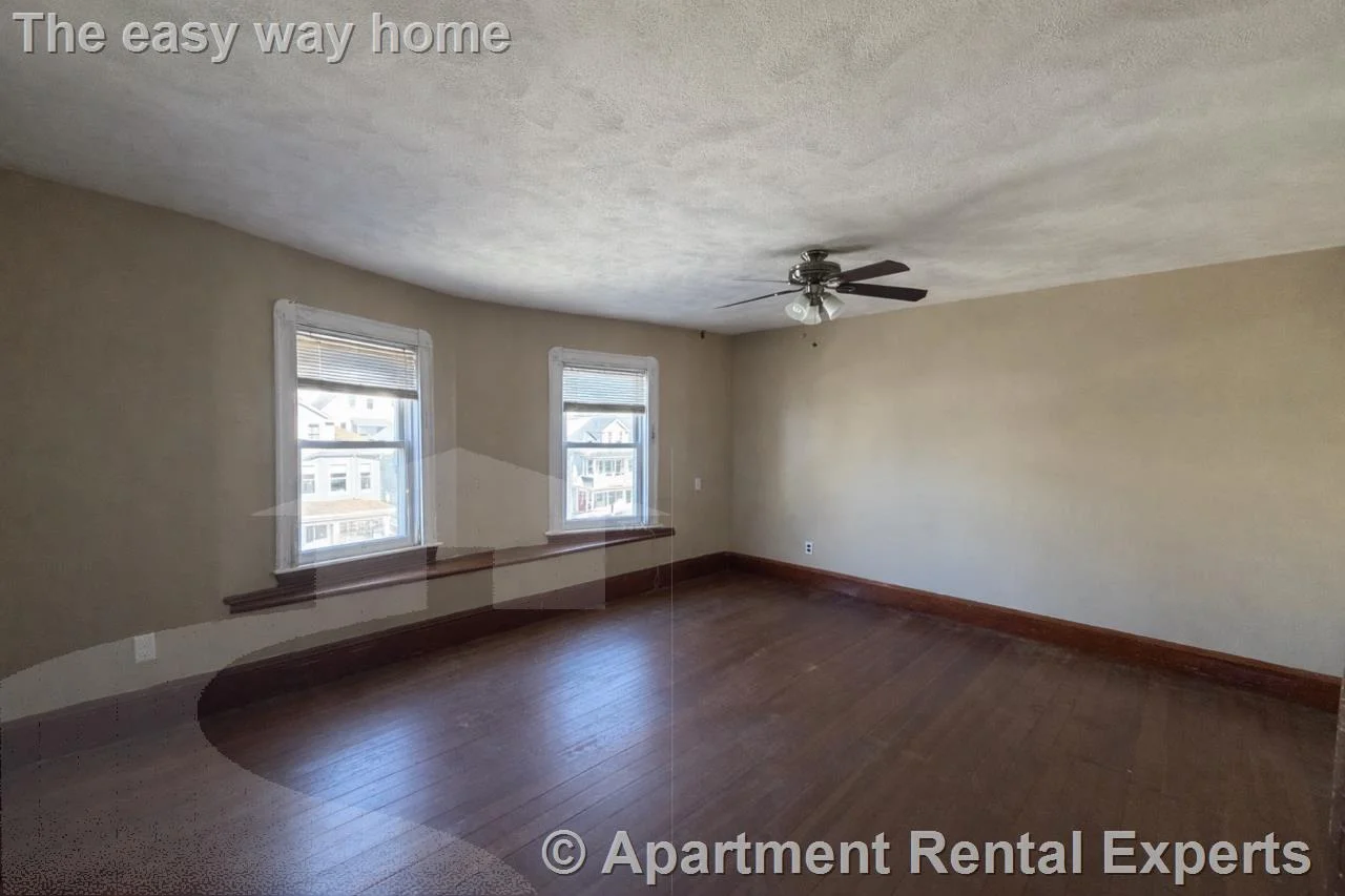 1040 Broadway, Davis Square