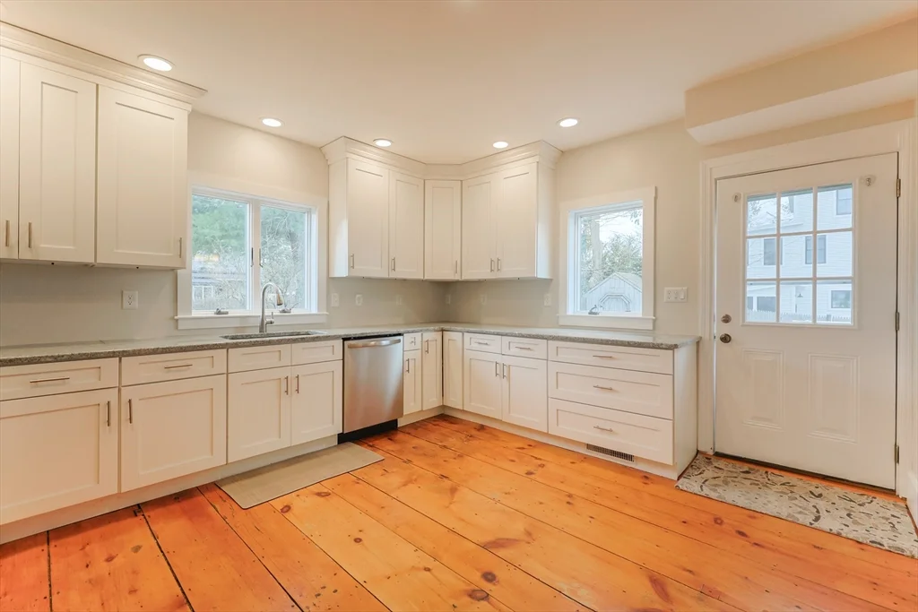 24 Charles St, Westborough