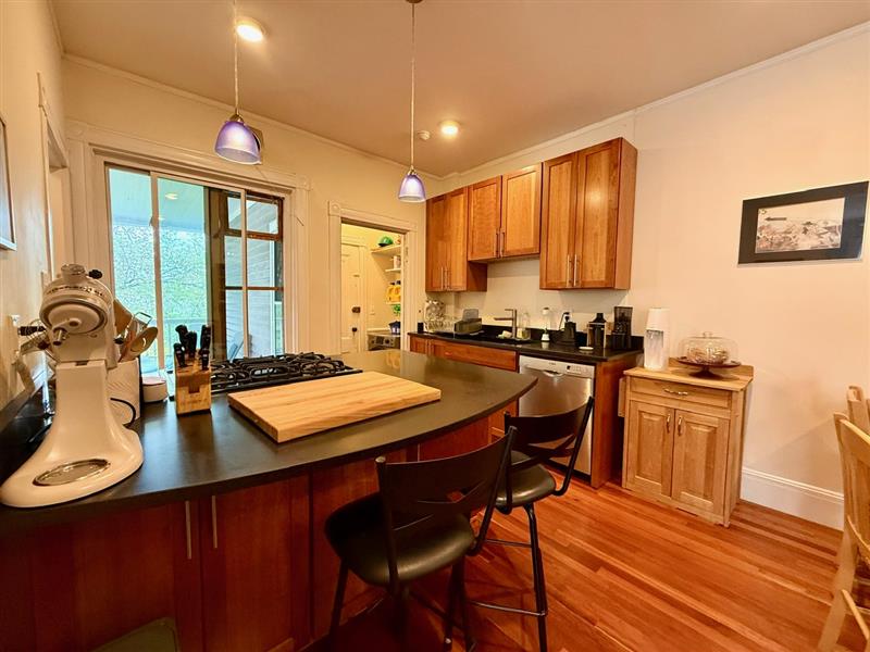 67 Highland Ave, Mid-Cambridge