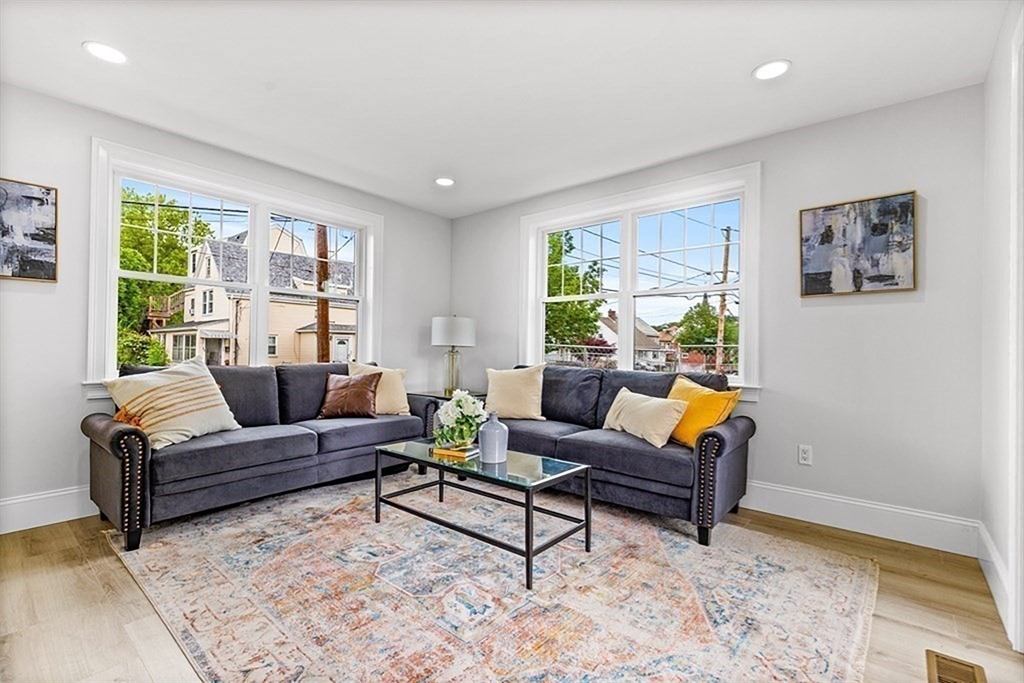 83 Hawthorn St, Nonantum