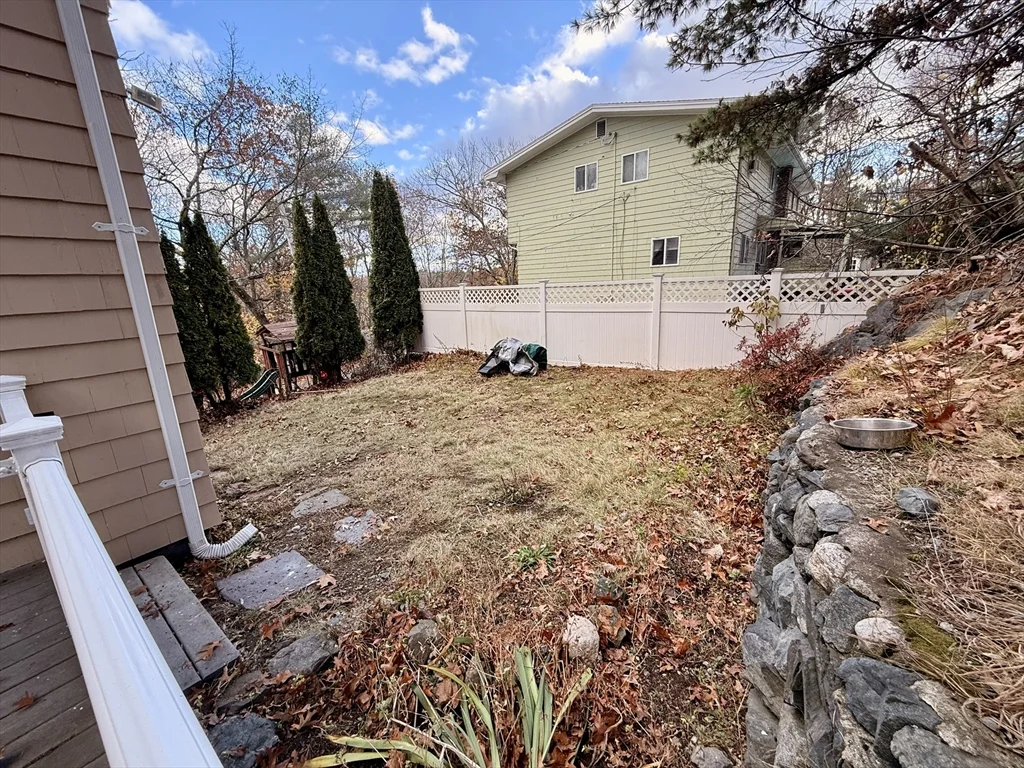 28 College Farm Rd, Waltham