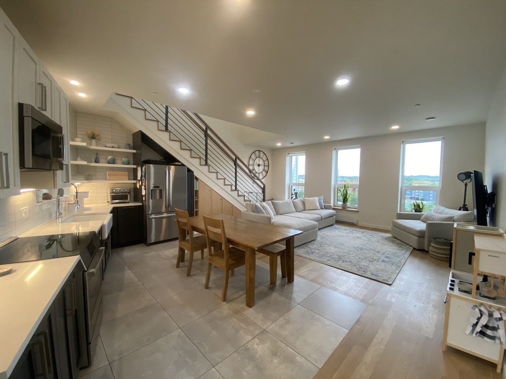 78 Fort Ave, Roxbury