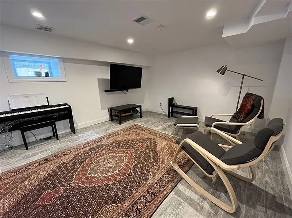 20R Cross St, East Somerville