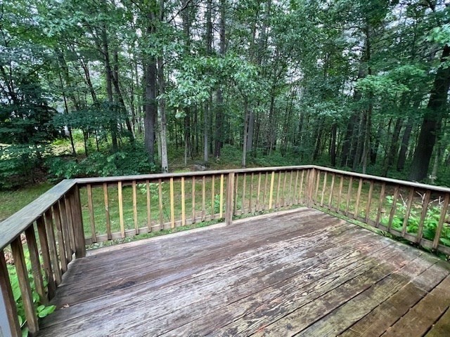 8 Stonegate Ln, Bedford