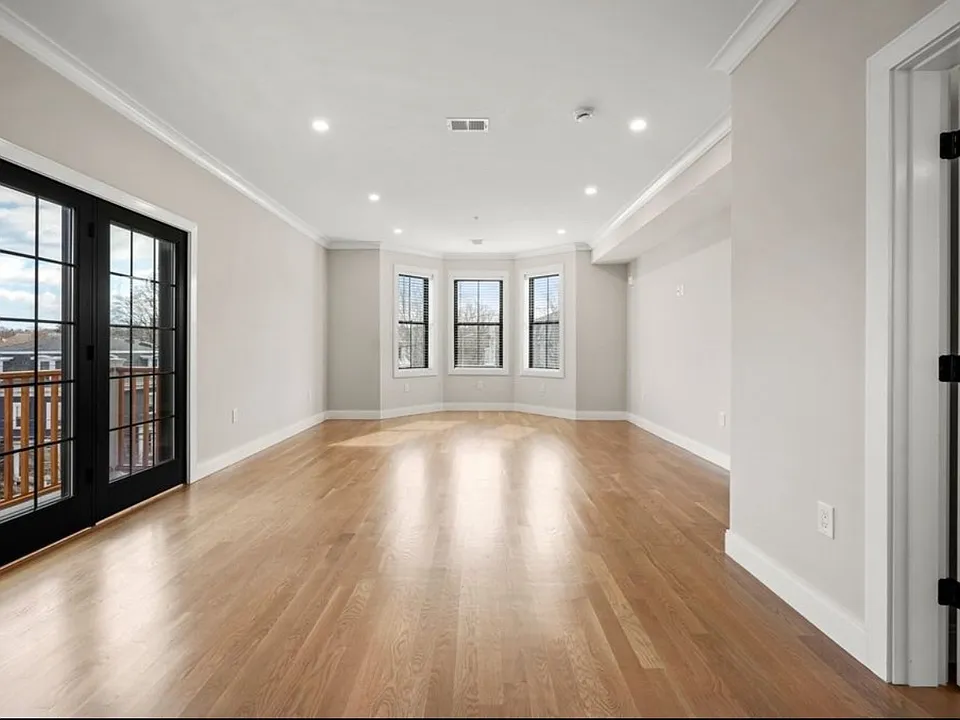 281 Lamartine St, Jamaica Plain