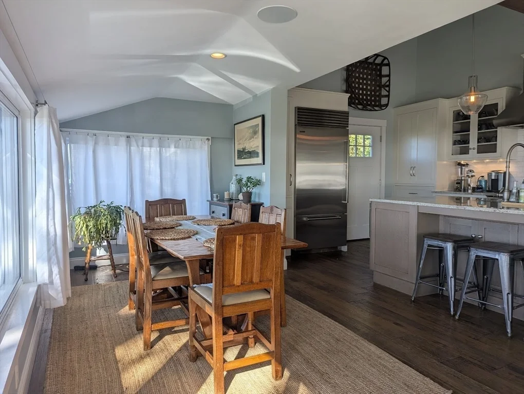 37 River Rd, Little Neck