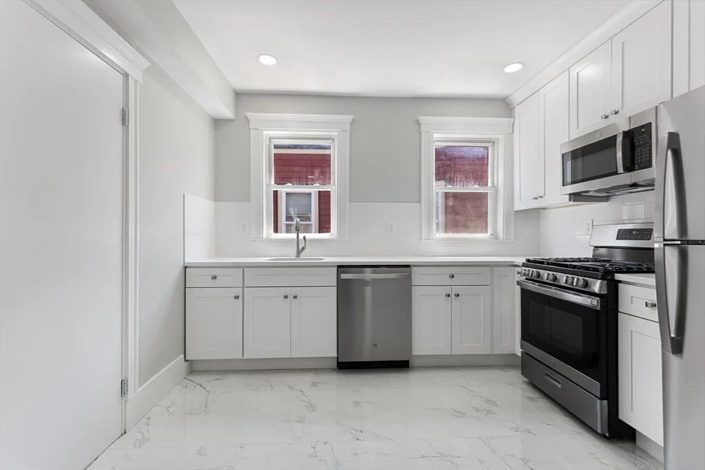 64 Bakersfield, Dorchester