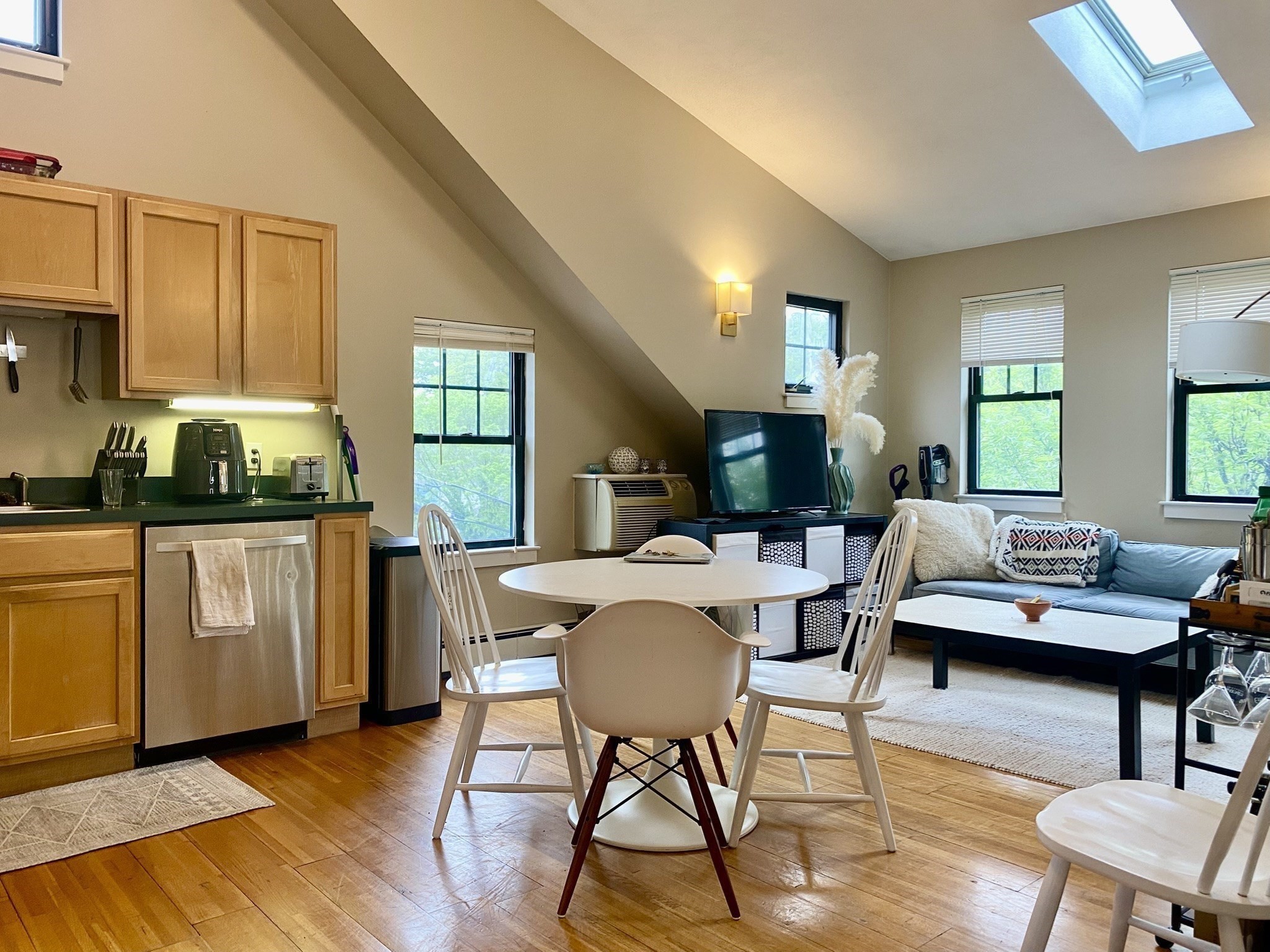 241 River St, Riverside