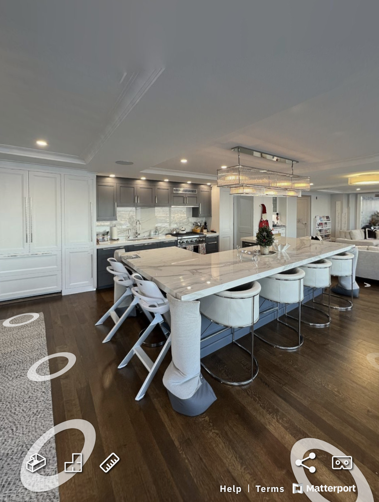 85 East India Row, Downtown