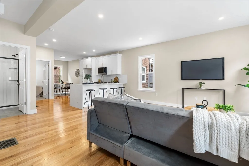 362 Silver St, South Boston