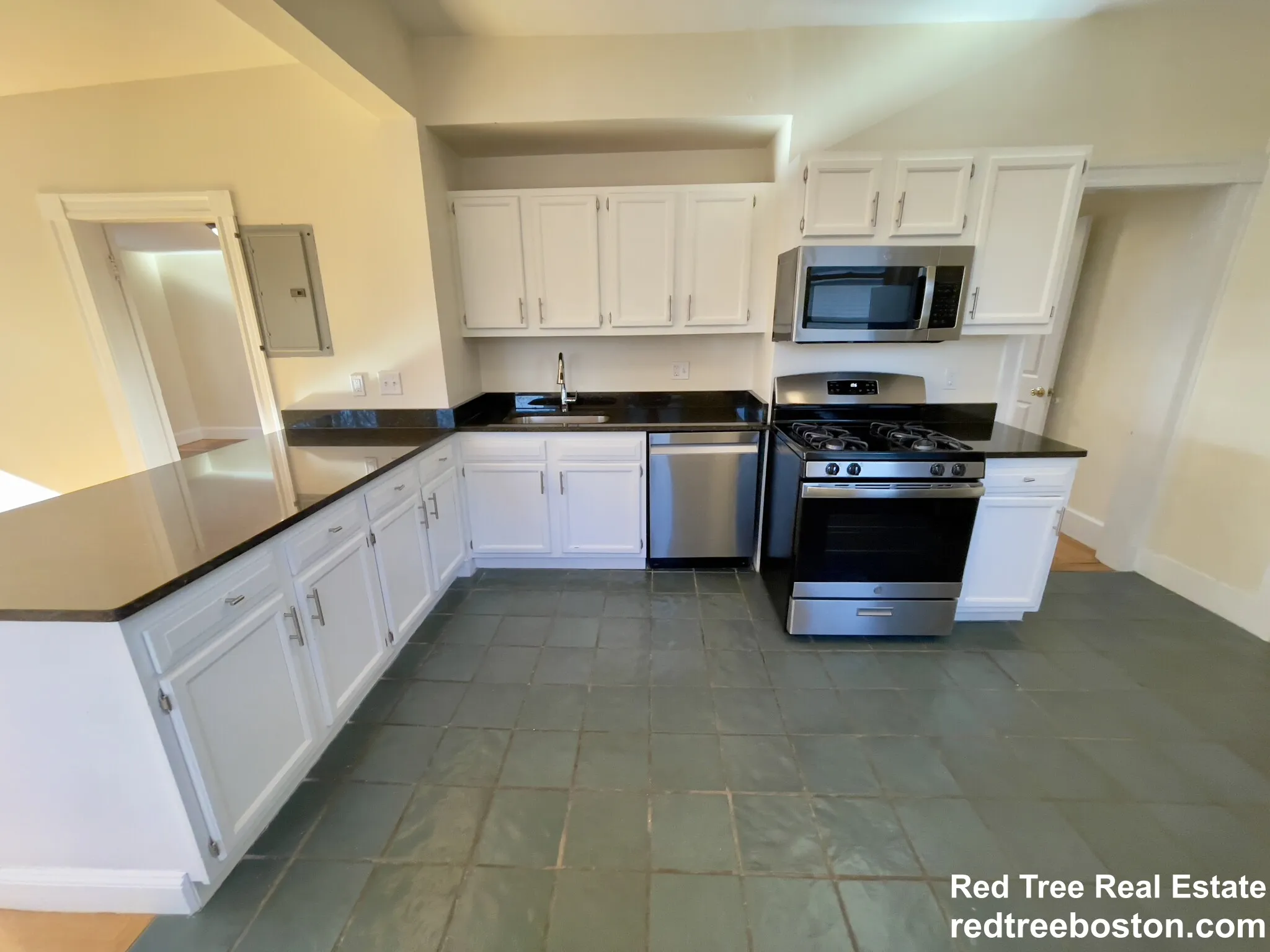 2572 Massachusetts Ave, North Cambridge