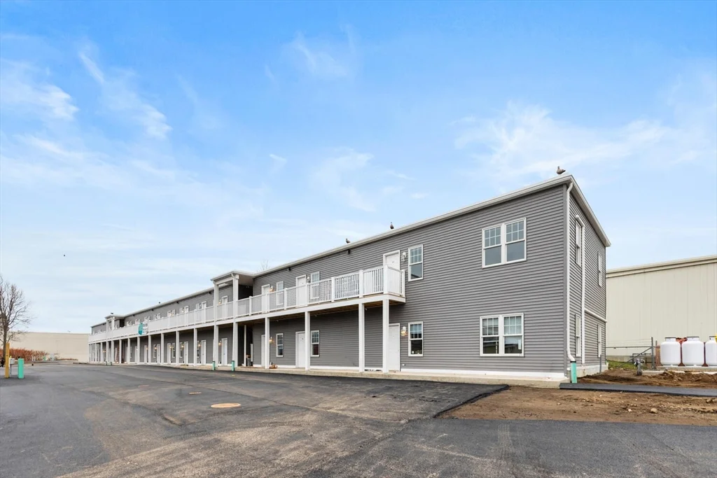 50 R Maplewood Ave, Gloucester