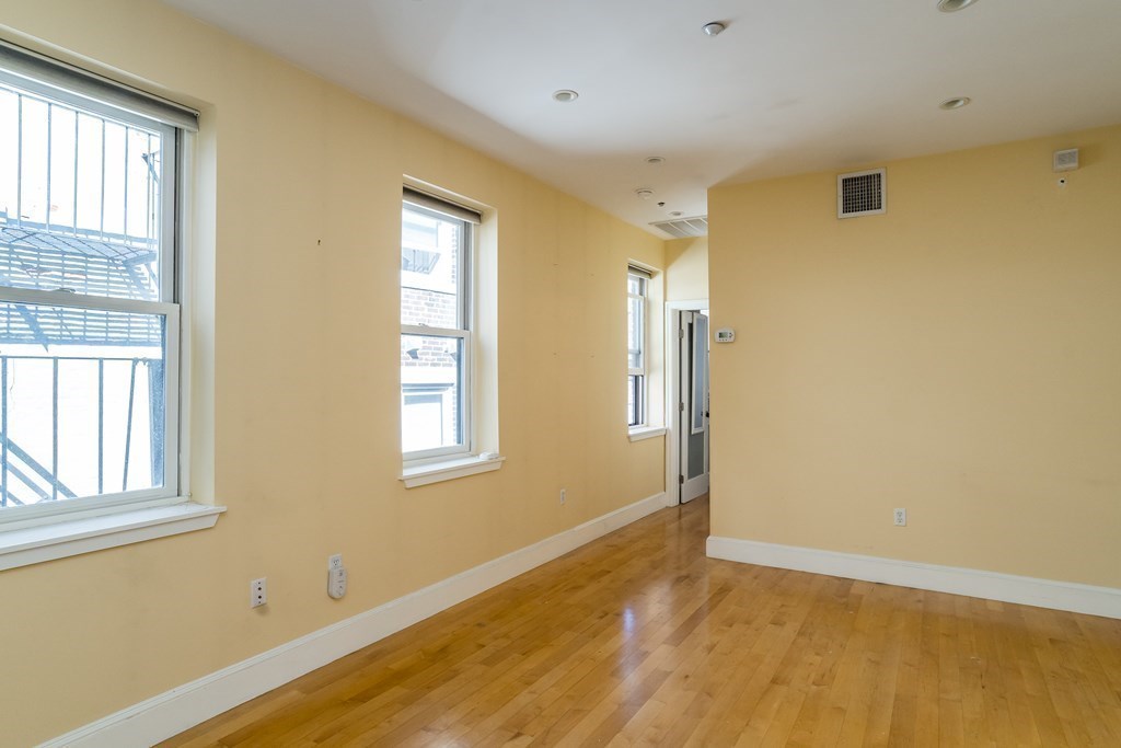 8 Garden Ct, North End