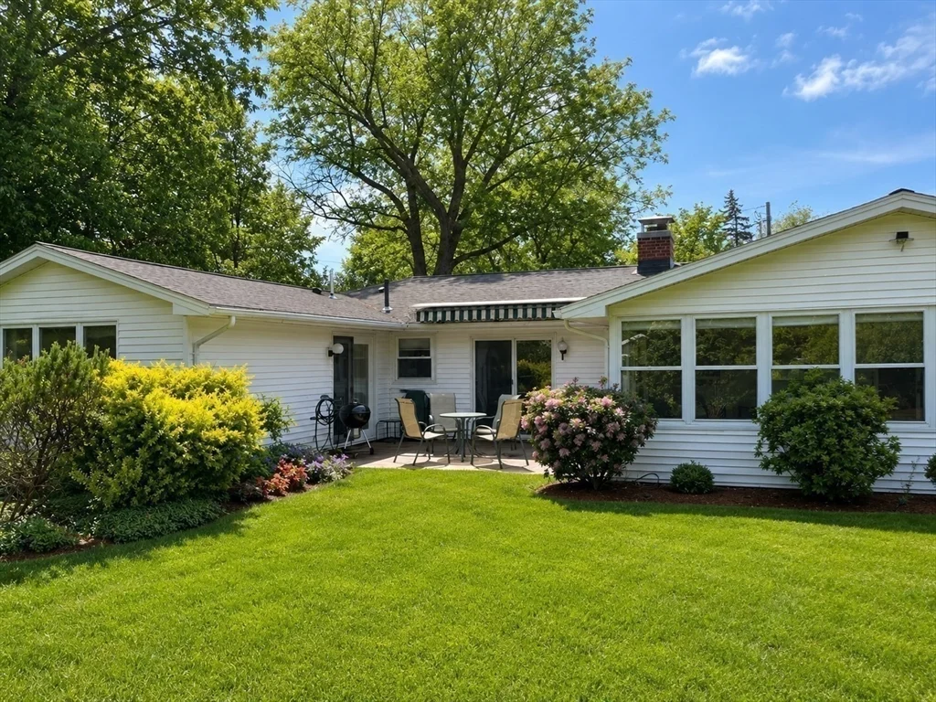 15 Leonard Rd, Framingham
