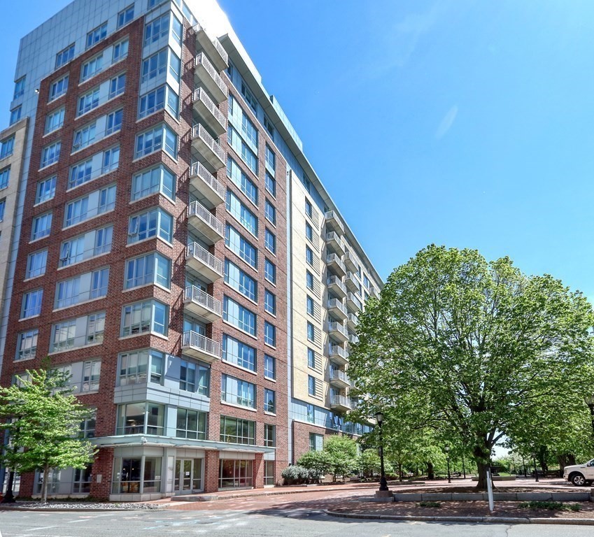 100 Station Landing, Medford